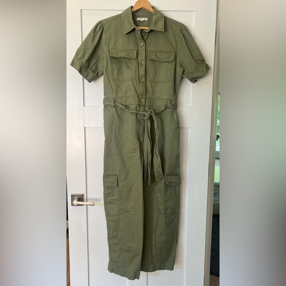 Free Assembly Women's Cotton
Cargo Jumpsuit with Puff Sleeve. Size Medium - Picture 4 of 6